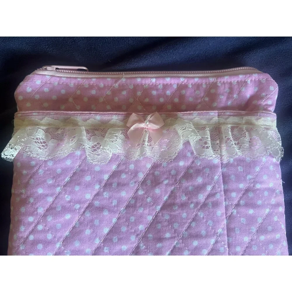 NWOT Handmade Quilted, Bow Kindle Sleeve, Lace Trimmed Front Pocket, Top Zipper